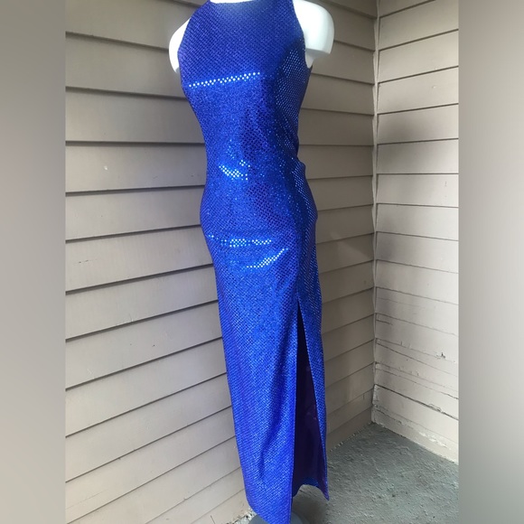 Stunning gown for Prom or evening party, by: Dillard’s collection - Picture 1 of 14